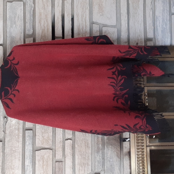 Reversible Shawl - Picture 2 of 4